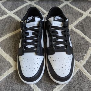 Nike Dunk Panda Low sz9